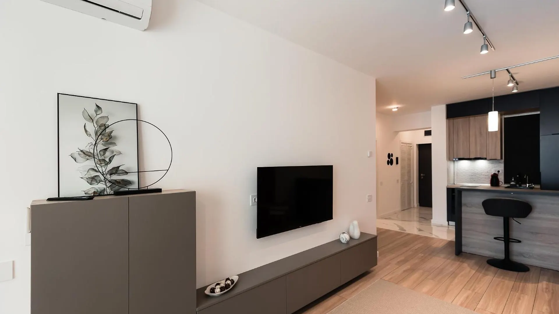 High-End 1Br In Pipera W Parking Apartment Bucharest Romania
